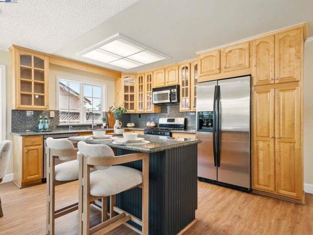 33537 Bardolph Cir, Fremont CA: https://media.crmls.org/mediaz/d66dc128-61a7-49f9-ac07-df6eaddd83ae.jpg