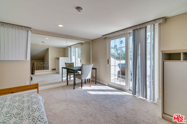 1008 Harbor Crossing Lane, Marina del Rey CA: https://media.crmls.org/mediaz/d66e625e-f32c-4e23-a5f1-e253ef526a33.jpg