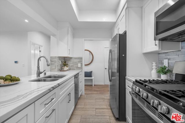 1650 Veteran Avenue, Los Angeles CA: https://media.crmls.org/mediaz/d66f173d-34ae-446b-a228-8513d5cd29e3.jpg