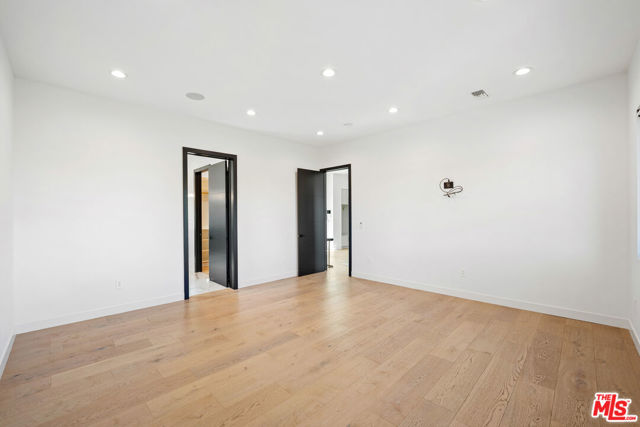 19536 Wells Drive, Tarzana CA: https://media.crmls.org/mediaz/d66f210f-7f73-499a-8d72-0283768ece4c.jpg