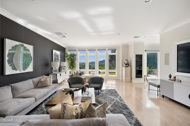 2366 Heatherbank Court, Lake Sherwood CA: https://media.crmls.org/mediaz/d66f836b-f716-4402-accc-c9f21b573e69.jpg