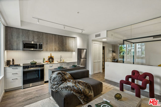 2455 Overland Avenue, Los Angeles CA: https://media.crmls.org/mediaz/d66fb0b4-a604-43af-a7aa-5418b23ccc60.jpg