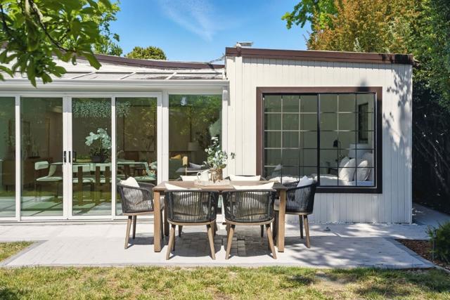 747 De Soto Drive, Palo Alto CA: https://media.crmls.org/mediaz/d6704320-3486-42f8-bc32-911abdad984d.jpg