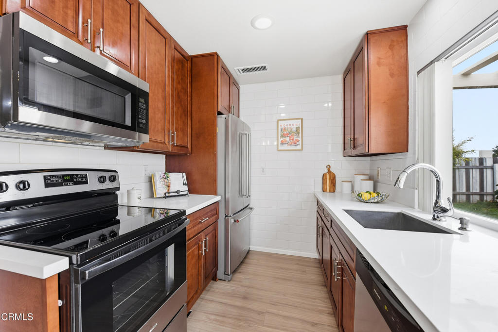 MLS #V1-33412 image #9