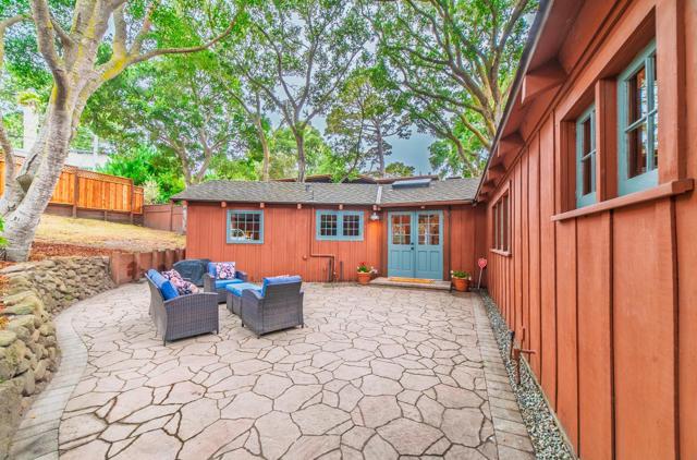1034 Hillside Avenue, Pacific Grove CA: https://media.crmls.org/mediaz/d670ad71-3214-4b7e-be9f-d8e9d2672cc4.jpg