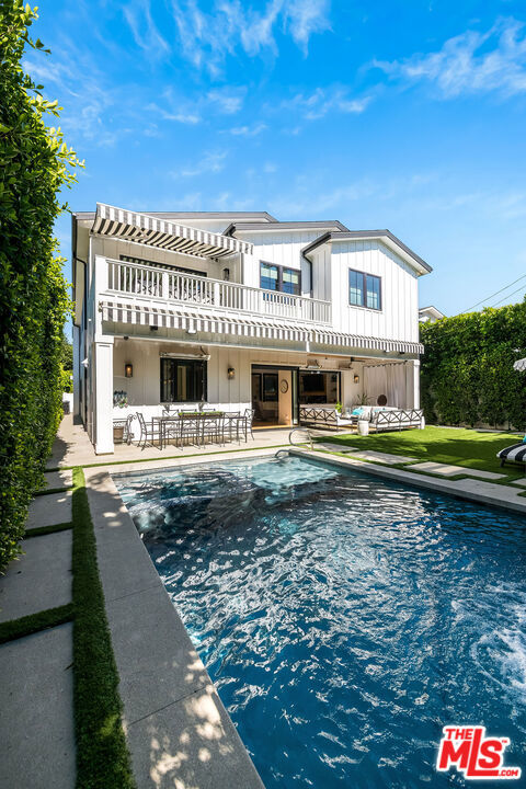 4365 Kraft Avenue, Studio City CA: https://media.crmls.org/mediaz/d6714447-6074-4f36-8d57-8b6950e2d61a.jpg
