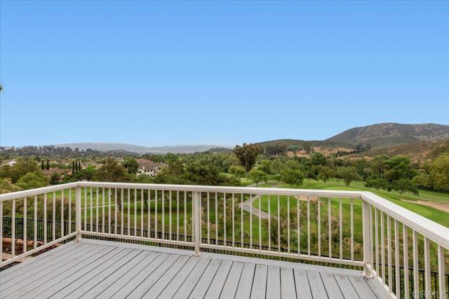320 Crownview Ct, San Marcos CA: https://media.crmls.org/mediaz/d671cb45-fc1d-4465-88b4-d22283abf8f1.jpg