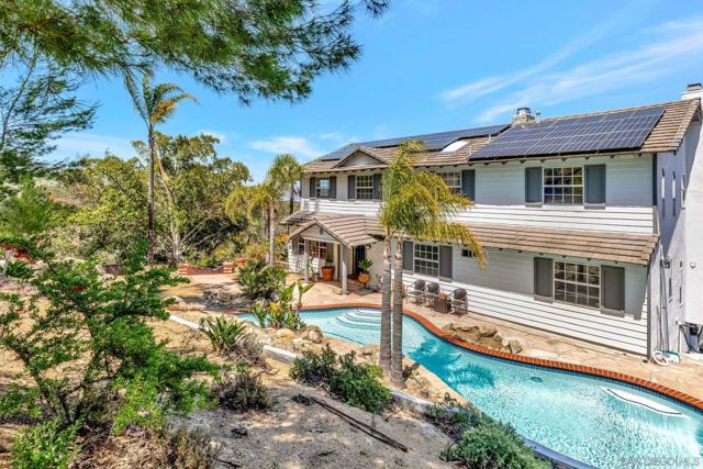 560 Seeforever Dr, San Marcos CA: https://media.crmls.org/mediaz/d673a5c5-c3b8-41ae-add0-315966375467.jpg