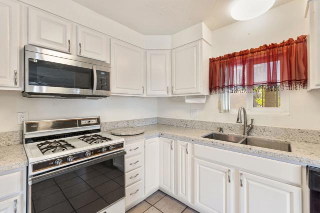 39551 Hidden Water Place, Palm Desert CA: https://media.crmls.org/mediaz/d6740e7c-d838-4070-88c4-43f0938f6df0.jpg