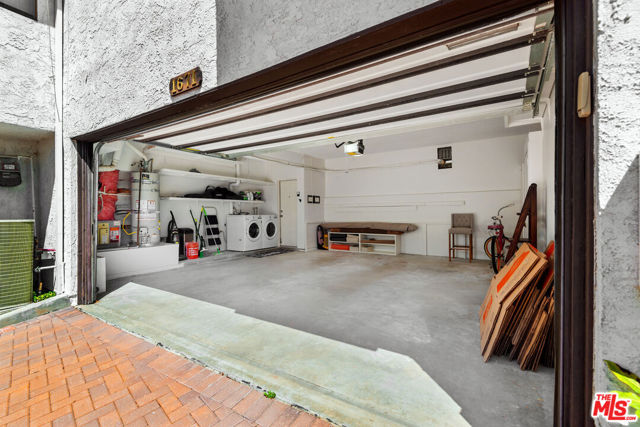 1671 Michael Lane, Pacific Palisades CA: https://media.crmls.org/mediaz/d67480c0-ad0e-44bc-82f9-7b1e0474fa12.jpg