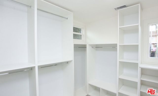 433 S Wilton Place, Los Angeles CA: https://media.crmls.org/mediaz/d6756e5a-af7a-48a2-a0f4-4bd701336d26.jpg