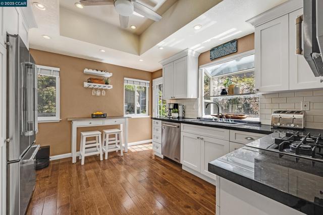 60 Rainbow Cir, Danville CA: https://media.crmls.org/mediaz/d675e1f8-1894-4510-8630-d1fc9948a8db.jpg