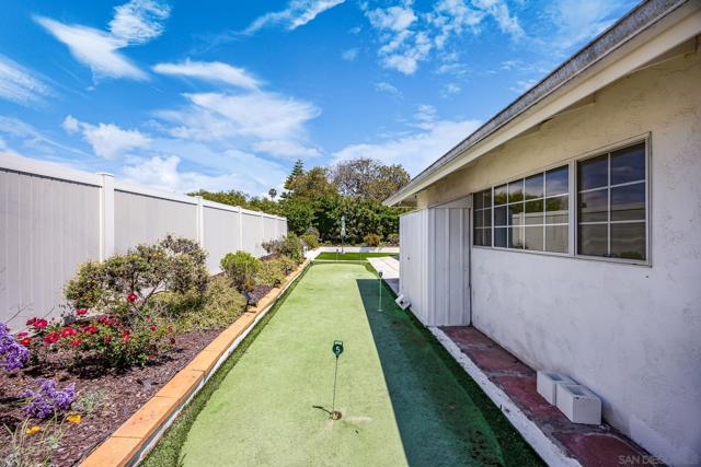 12466 Senda Rd, San Diego CA: https://media.crmls.org/mediaz/d677bd5a-9205-48cc-892e-373ee34d78a9.jpg