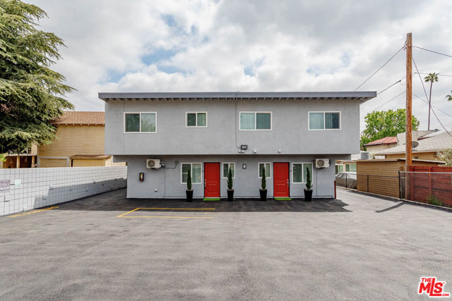 321 Lincoln Avenue, Glendale CA: https://media.crmls.org/mediaz/d678e4c6-c5df-4a1b-8378-7b0deb1433ef.jpg