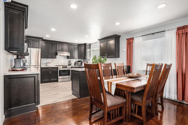 111 Overacker Ter, Fremont CA: https://media.crmls.org/mediaz/d679176f-91b4-4850-97fb-bbba3fd0155b.jpg