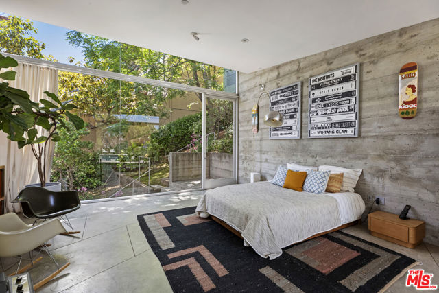 3813 Ronda Vista Place, Los Angeles CA: https://media.crmls.org/mediaz/d679f583-66b9-4613-9053-29b2baf92cc0.jpg