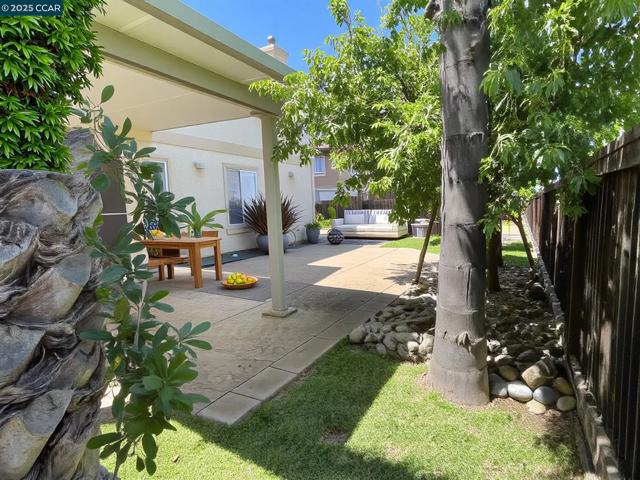 769 Crocket Ct, Brentwood CA: https://media.crmls.org/mediaz/d67a3610-2098-4589-ad31-a0fc5f491f9e.jpg
