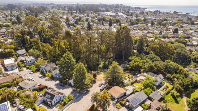 140 S Branciforte Avenue, Santa Cruz CA: https://media.crmls.org/mediaz/d67a643e-9cae-4b8f-9ba6-c42424574dc9.jpg