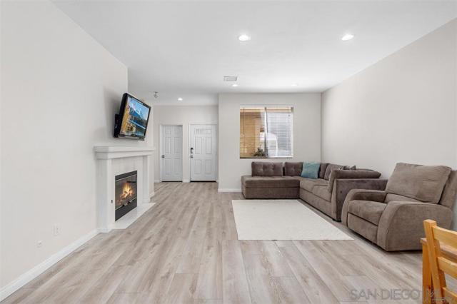 12530 Heatherton Ct, San Diego CA: https://media.crmls.org/mediaz/d67a873c-f693-4a47-a4b1-48ecf738a487.jpg