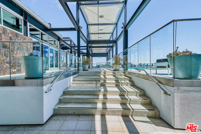 3810 Wilshire Boulevard, Los Angeles CA: https://media.crmls.org/mediaz/d67b2346-69fb-45a2-ae67-e2546967ba64.jpg