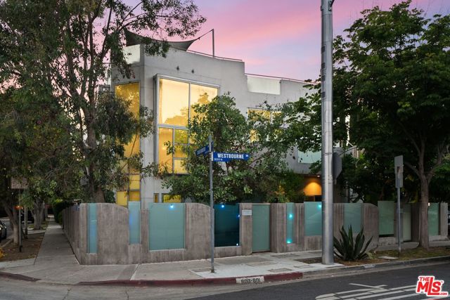 801 Westbourne Drive, West Hollywood CA: https://media.crmls.org/mediaz/d67b3e07-86ed-4d1c-a914-b854b31ad074.jpg