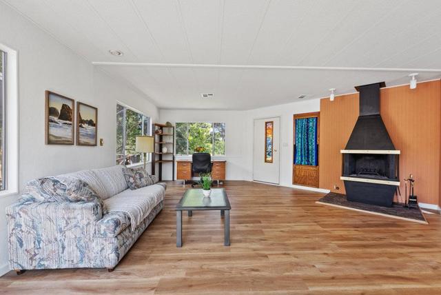 11 Del Rio Circle, Soquel CA: https://media.crmls.org/mediaz/d67b55a8-1123-4b1b-8926-9a03721ef2a9.jpg
