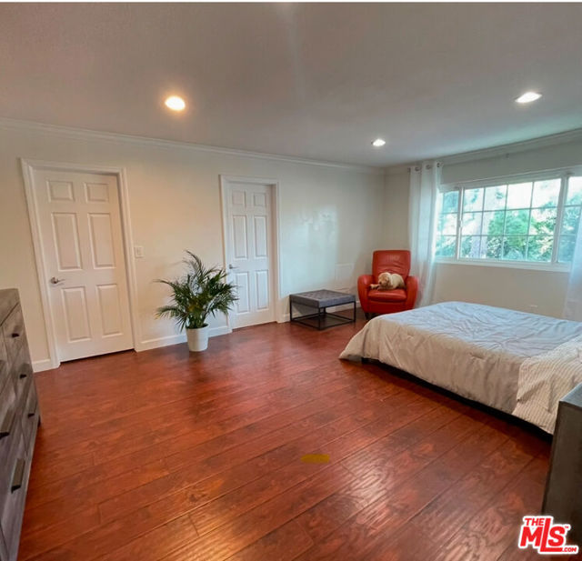 11158 Newcastle Avenue, Granada Hills CA: https://media.crmls.org/mediaz/d67b9fd6-5d06-4da9-b9ef-3fae870bfd06.jpg