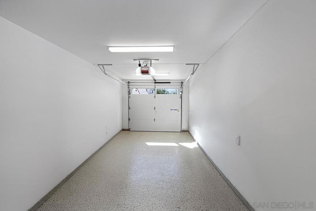 https://media.crmls.org/mediaz/d67bd012-5eaf-4c9c-a4a8-ba480078e4d6.jpg?preset=X-Large