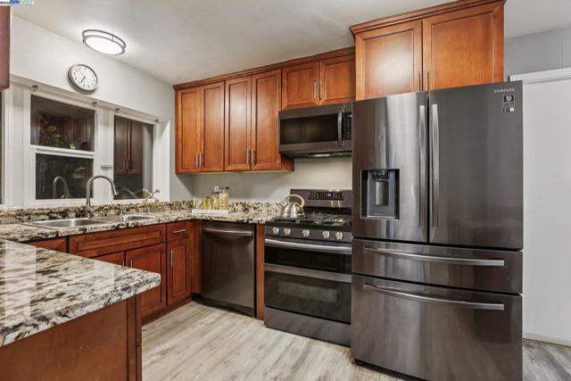 24282 Willimet Way, Hayward CA: https://media.crmls.org/mediaz/d67cd7a2-7323-4294-894f-b5058d09070e.jpg