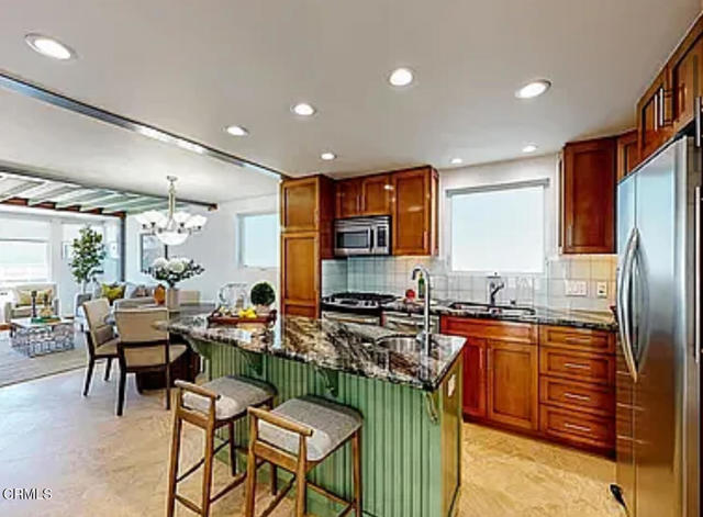 264 melrose Drive, Oxnard CA: https://media.crmls.org/mediaz/d67d7dca-a939-4ab0-85b2-6baa5a200d59.jpg