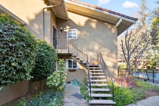420 Alberto Way, Los Gatos CA: https://media.crmls.org/mediaz/d67e00b6-d34b-45e2-ab06-5d4c732a83ac.jpg