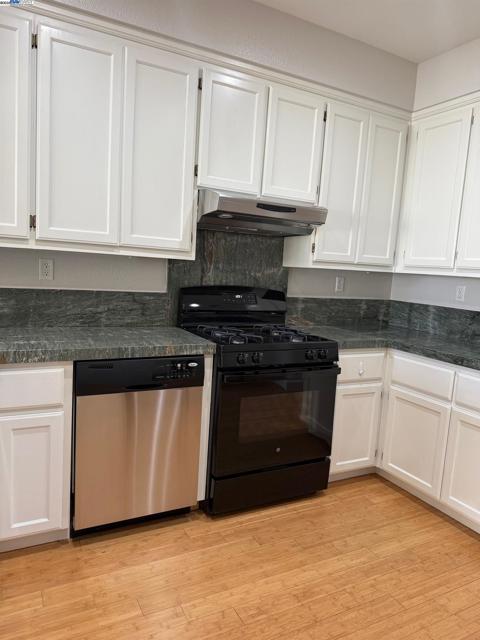 1230 Sutter Creek Ln, San Ramon CA: https://media.crmls.org/mediaz/d67e0983-d7ea-4ff0-a3e4-d91c522d064b.jpg