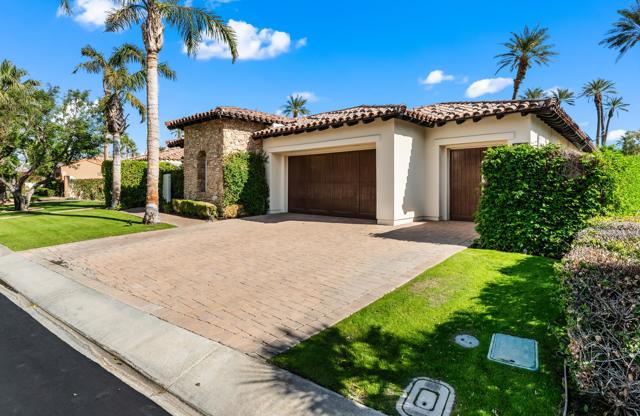 56738 Palms Dr Drive, La Quinta CA: https://media.crmls.org/mediaz/d67e87db-2403-4bcc-8f26-f83750cde82b.jpg