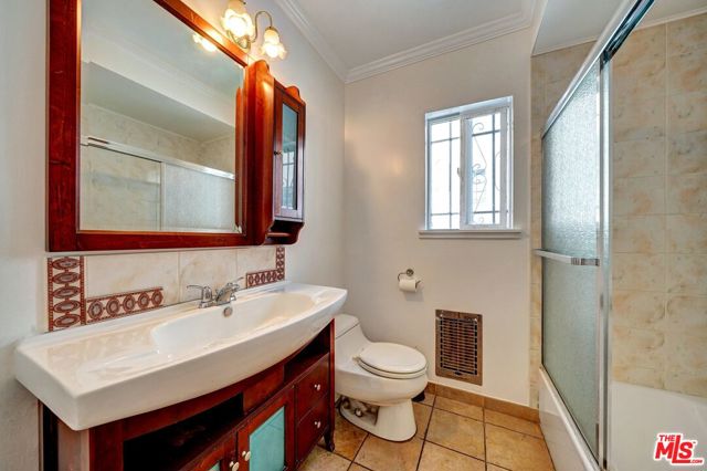 844 N Poinsettia Place, Los Angeles CA: https://media.crmls.org/mediaz/d67e882b-9403-497b-8e77-b0e6218d601c.jpg