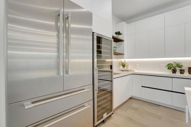 546 9th Avenue, Menlo Park CA: https://media.crmls.org/mediaz/d67ec09f-5479-4136-ab5e-2545bb2d503c.jpg