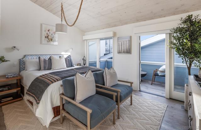 2050 Ocean Front, Del Mar CA: https://media.crmls.org/mediaz/d67fbe74-c24e-4616-92da-eb66f3201726.jpg