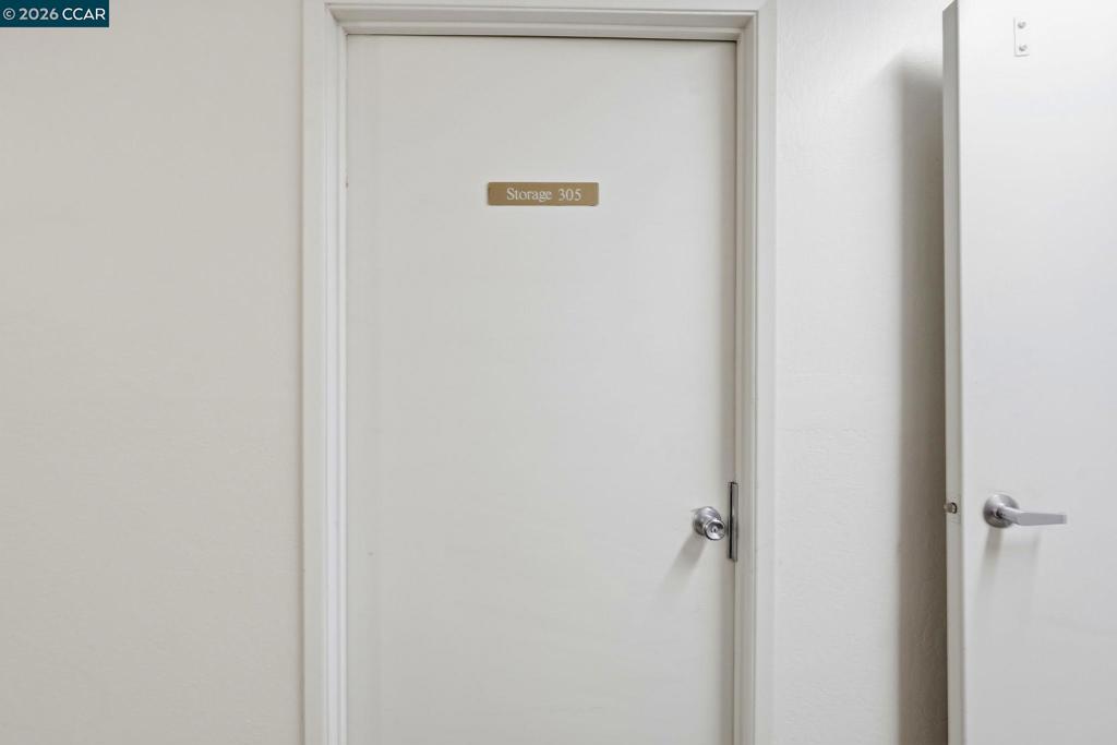 https://media.crmls.org/mediaz/d68025b1-8696-47ab-86d2-2234aca2f20c.jpg?preset=X-Large