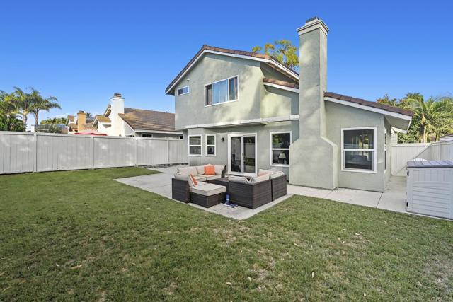 7925 Calle Madrid, Carlsbad CA: https://media.crmls.org/mediaz/d6804097-e983-49db-bac5-663960104612.jpg