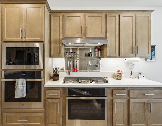 42801 Torno Place, Indio CA: https://media.crmls.org/mediaz/d68046aa-00b8-428e-85f4-2e565da21d44.jpg