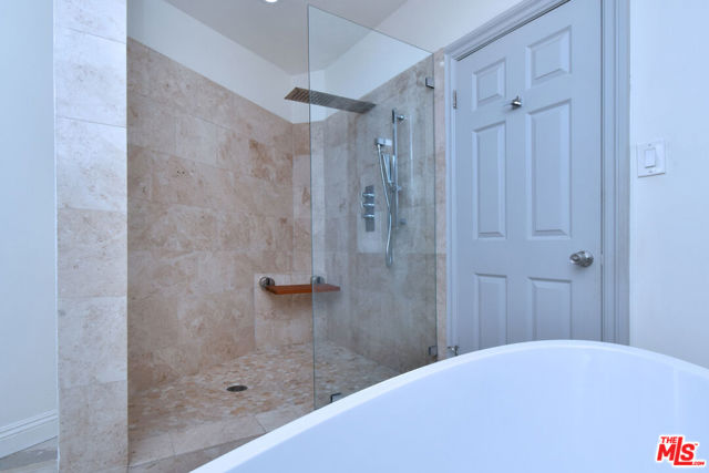 14892 Jadestone Drive, Sherman Oaks CA: https://media.crmls.org/mediaz/d68047d1-4380-44ab-a451-8b9ebe73125b.jpg