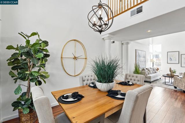 30300 Meridien Cir, Union City CA: https://media.crmls.org/mediaz/d68084ff-656a-4415-9622-6e84e48df146.jpg