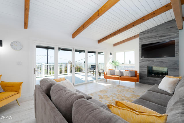 3086 Grove Street, Ventura CA: https://media.crmls.org/mediaz/d680a1a4-41b8-4131-b188-11626d1f7299.jpg