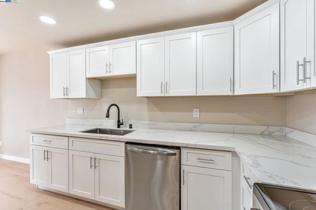 19723 Redwood Rd, Castro Valley CA: https://media.crmls.org/mediaz/d680ebfc-4615-4dbe-849f-5ea594713b46.jpg