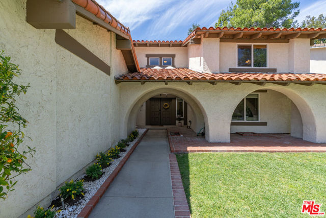 683 Triunfo Canyon Road, Westlake Village CA: https://media.crmls.org/mediaz/d6810b15-ce54-4225-8a4e-e5aa96bd65c9.jpg