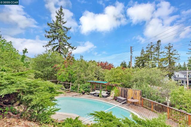 92 Gaywood Pl, Moraga CA: https://media.crmls.org/mediaz/d6813aaf-5b9f-4ad0-b257-2e444ee1453c.jpg