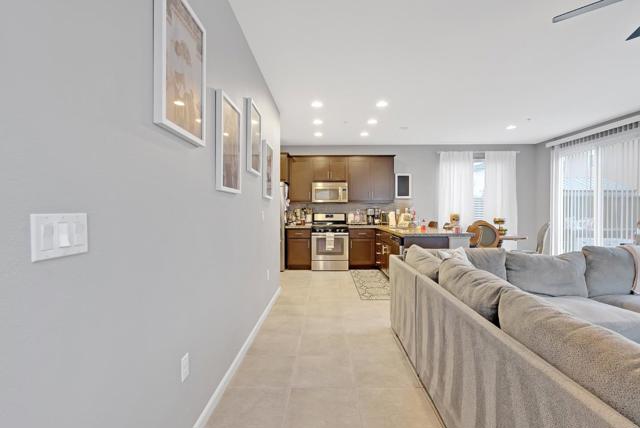 1028 Capri Way, Salinas CA: https://media.crmls.org/mediaz/d68171db-21be-4b39-a3d2-d85f3a82420a.jpg