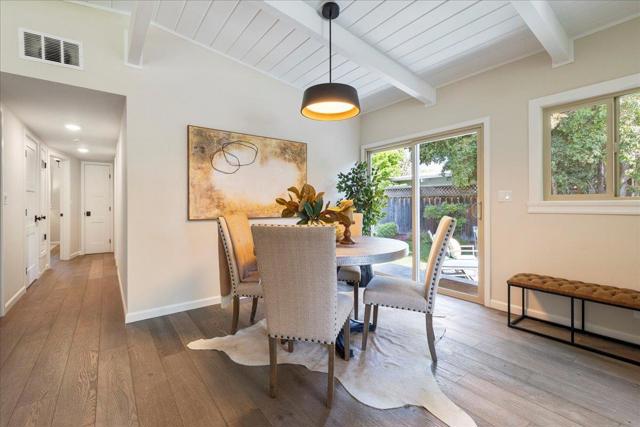 907 Christopher Way, Menlo Park CA: https://media.crmls.org/mediaz/d6817298-410f-4772-84ab-056e58741052.jpg