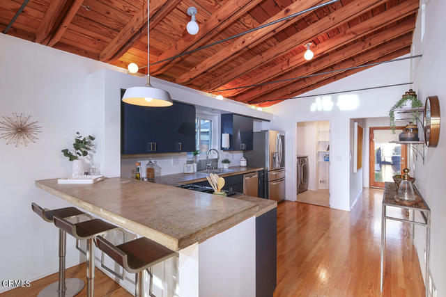 Detail Gallery Image 11 of 42 For 3363 Hollydale Dr, Los Angeles,  CA 90039 - 3 Beds | 3/1 Baths