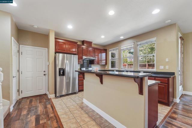 513 Lexington Dr, Vallejo CA: https://media.crmls.org/mediaz/d682a11e-c3ab-48c1-b4fe-0eba6ea4bffa.jpg