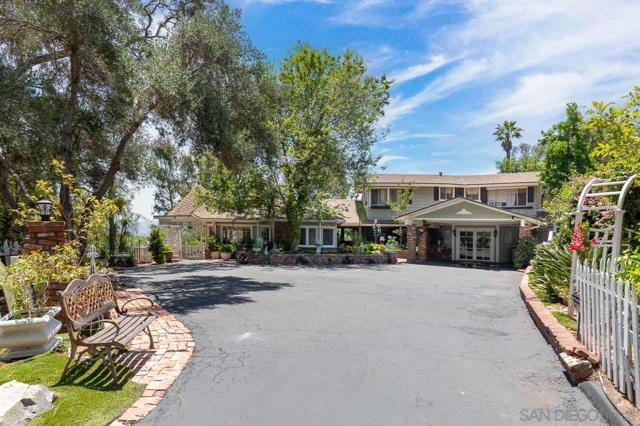 11339 Rolling Hills Dr, El Cajon CA: https://media.crmls.org/mediaz/d6831a61-b8ed-420a-a286-01208b0991df.jpg